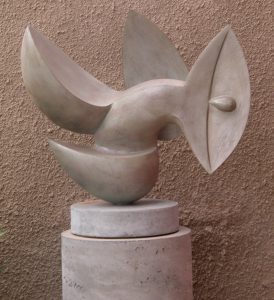 Winged Speed sandstone patina 710 x 730 x 500 4