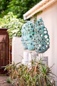 AGAPE EFFERVESCENT MASK MEDIUM FREE STANDING